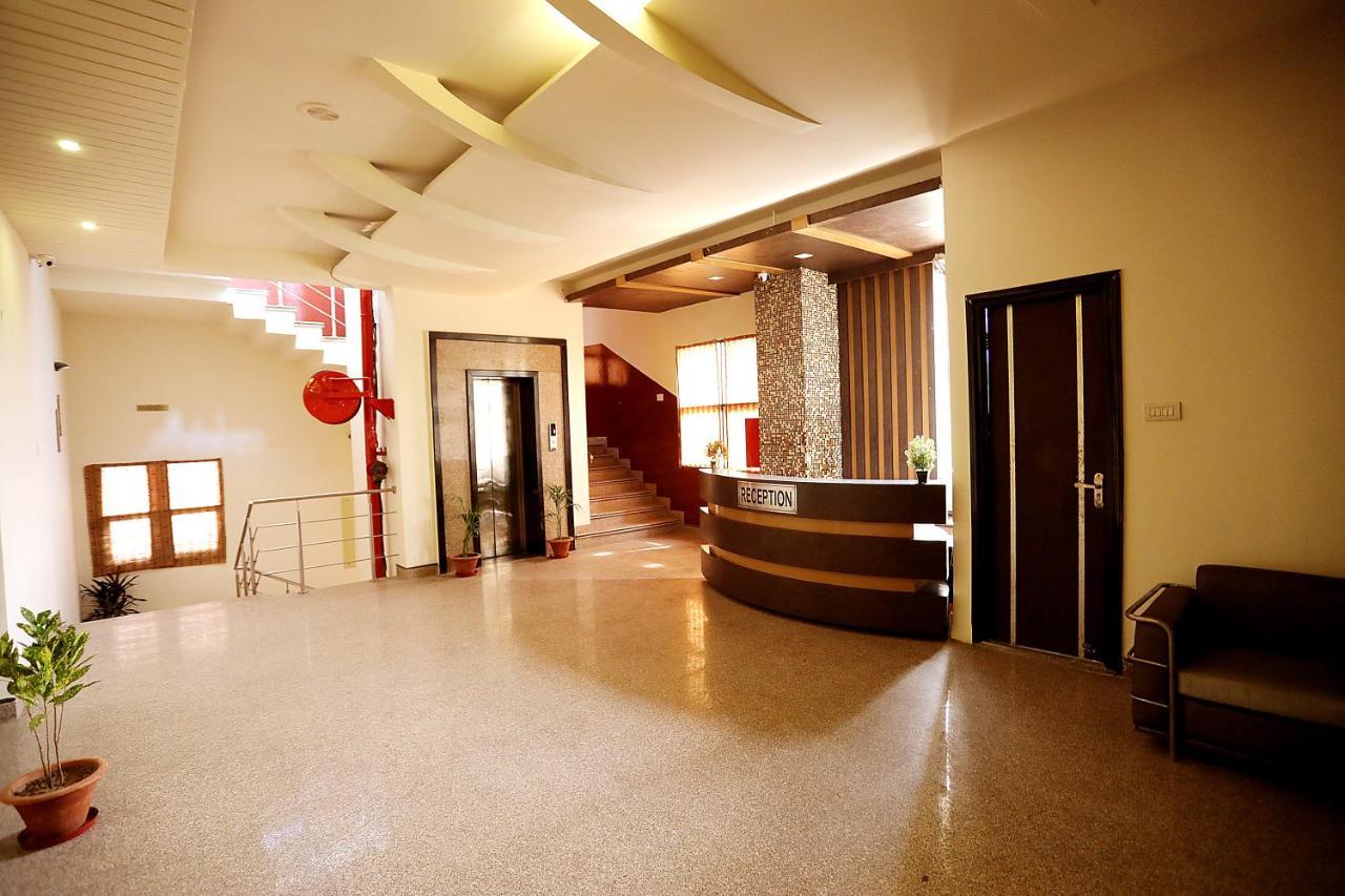 Bhagya Raj Palace By Wb Comfort Kanpur Exterior foto